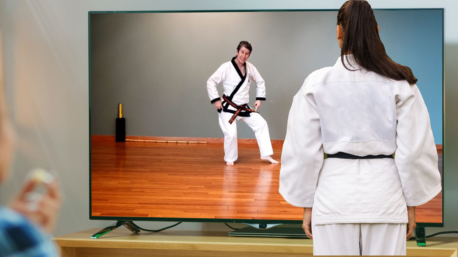 josh-duncan-instructing-virtual-class-for-at-home-student-hi-1600x900